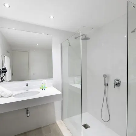 Flora 1 Bedroom Апартаменты *